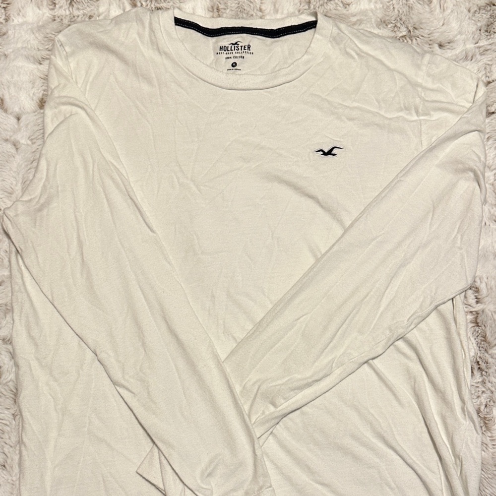 Hollister Men's Cream Long Sleeve Tee